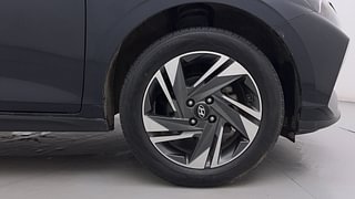 Used 2021 Hyundai New i20 Asta 1.0 Turbo IMT Petrol Manual tyres RIGHT FRONT TYRE RIM VIEW