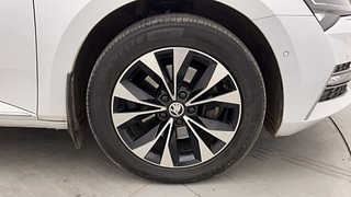 Used 2021 Skoda Superb L&K TSI AT Petrol Automatic tyres RIGHT FRONT TYRE RIM VIEW