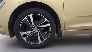 Used 2023 Tata Altroz XZ 1.2 Petrol Manual tyres LEFT FRONT TYRE RIM VIEW