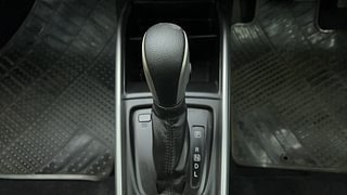 Used 2018 Maruti Suzuki Baleno [2015-2019] Alpha AT Petrol Petrol Automatic interior GEAR  KNOB VIEW
