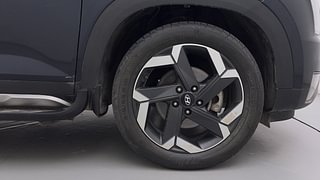 Used 2022 Hyundai Alcazar Signature 6 STR 2.0 Petrol MT Petrol Manual tyres RIGHT FRONT TYRE RIM VIEW