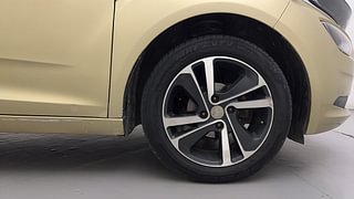 Used 2023 Tata Altroz XZ 1.2 Petrol Manual tyres RIGHT FRONT TYRE RIM VIEW