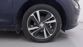 Used 2022 Tata Altroz XZA+ Petrol Automatic tyres RIGHT FRONT TYRE RIM VIEW