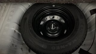 Used 2018 Renault Kwid [2015-2019] 1.0 RXT AMT Petrol Automatic tyres SPARE TYRE VIEW