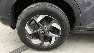 Used 2021 Hyundai Venue [2019-2022] SX Plus 1.0 Turbo DCT Petrol Automatic tyres RIGHT REAR TYRE RIM VIEW