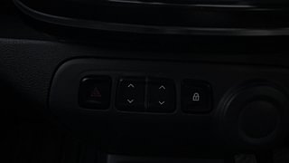 Used 2016 Renault Kwid [2015-2019] RXT Petrol Manual top_features Power windows