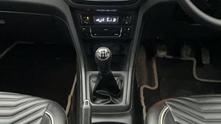 Used 2018 maruti-suzuki Vitara Brezza ZDI PLUS Dual Tone Diesel Manual interior GEAR  KNOB VIEW