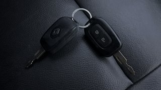 Used 2016 Renault Kwid [2015-2019] RXT Petrol Manual extra CAR KEY VIEW