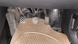 Used 2018 Volkswagen Polo [2016-2019] Highline Plus 1.0 (P)  Connect Edition Petrol Manual interior PEDALS VIEW