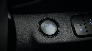 Used 2020 Hyundai Venue [2019-2022] SX Plus 1.0 Turbo DCT Petrol Automatic top_features Keyless start