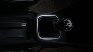 Used 2018 Volkswagen Polo [2016-2019] Highline Plus 1.0 (P)  Connect Edition Petrol Manual interior GEAR  KNOB VIEW