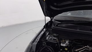 Used 2022 Hyundai Venue SX 1.2 Petrol Petrol Manual engine ENGINE RIGHT SIDE HINGE & APRON VIEW