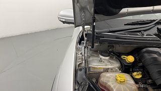 Used 2019 Mahindra XUV500 W11 AT Diesel Automatic engine ENGINE RIGHT SIDE HINGE & APRON VIEW