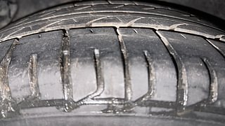 Used 2015 Hyundai Fluidic Verna 4S [2015-2017] 1.6 VTVT S (O) AT Petrol Automatic tyres RIGHT REAR TYRE TREAD VIEW