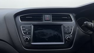 Used 2018 Hyundai Elite i20 [2018-2020] Asta 1.2 Dual Tone Petrol Manual top_features Integrated (in-dash) music system