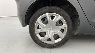 Used 2022 Tata Altroz XM Plus 1.2 Petrol Manual tyres RIGHT REAR TYRE RIM VIEW