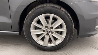 Used 2015 volkswagen Vento 1.6L Highline Petrol Petrol Manual tyres RIGHT FRONT TYRE RIM VIEW