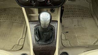 Used 2011 Ford Fiesta [2008-2011] SXi 1.6 ABS Petrol Manual interior GEAR  KNOB VIEW