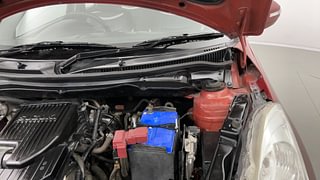 Used 2014 Maruti Suzuki Swift [2011-2017] VXi Petrol Manual engine ENGINE LEFT SIDE HINGE & APRON VIEW