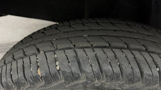 Used 2018 Renault Kwid [2015-2019] 1.0 RXT AMT Petrol Automatic tyres RIGHT REAR TYRE TREAD VIEW