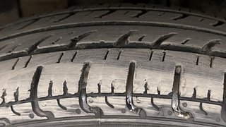 Used 2019 Renault Kwid [2017-2019] CLIMBER 1.0 AMT Petrol Automatic tyres LEFT FRONT TYRE TREAD VIEW