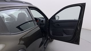 Used 2016 Renault Kwid [2015-2019] RXT Petrol Manual interior RIGHT FRONT DOOR OPEN VIEW