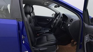 Used 2018 Volkswagen Polo [2016-2019] Highline Plus 1.0 (P)  Connect Edition Petrol Manual interior RIGHT SIDE FRONT DOOR CABIN VIEW