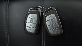Used 2020 Hyundai Venue [2019-2022] SX Plus 1.0 Turbo DCT Petrol Automatic extra CAR KEY VIEW