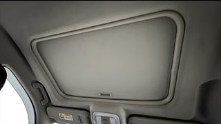 Used 2019 Mahindra XUV500 W11 AT Diesel Automatic top_features Sunroof