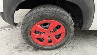 Used 2018 Renault Kwid [2015-2019] 1.0 RXT AMT Petrol Automatic tyres RIGHT REAR TYRE RIM VIEW