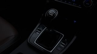 Used 2022 Hyundai Alcazar Signature 6 STR 2.0 Petrol MT Petrol Manual interior GEAR  KNOB VIEW