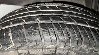 Used 2016 Renault Kwid [2015-2019] RXT Petrol Manual tyres RIGHT REAR TYRE TREAD VIEW