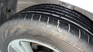 Used 2017 Hyundai Verna [2017-2020] 1.6 VTVT SX Petrol Manual tyres RIGHT FRONT TYRE TREAD VIEW