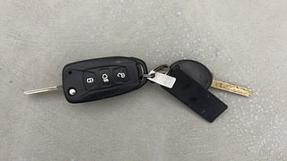 Used 2021 Tata Altroz XE 1.2 Petrol Manual extra CAR KEY VIEW