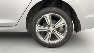 Used 2017 Hyundai Verna [2017-2020] 1.6 VTVT SX Petrol Manual tyres LEFT REAR TYRE RIM VIEW