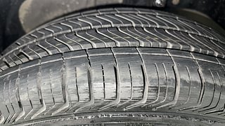 Used 2014 Ford Figo [2010-2015] Duratec Petrol ZXI 1.2 Petrol Manual tyres LEFT FRONT TYRE TREAD VIEW
