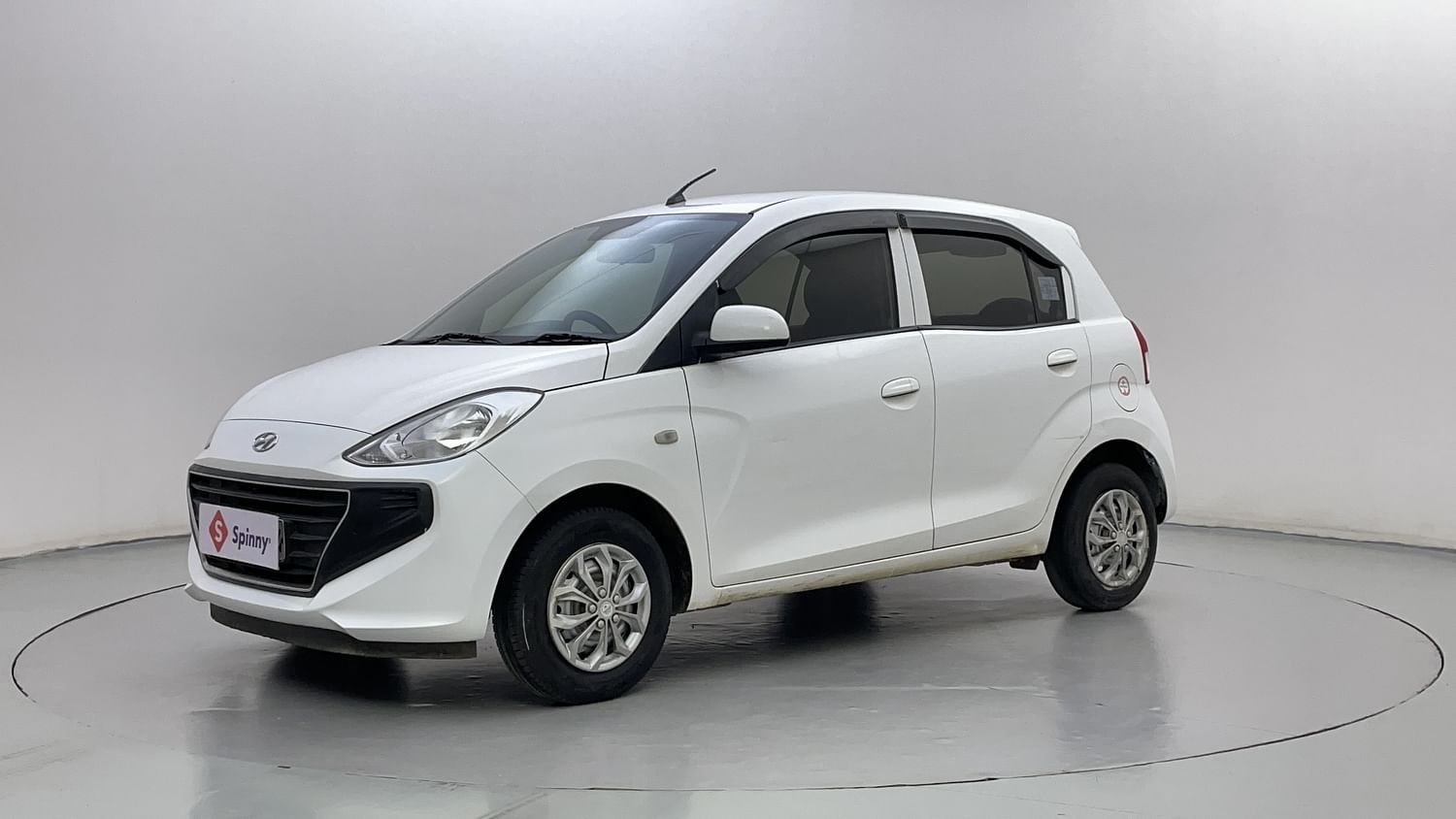 LEFT FRONT CORNER VIEW
