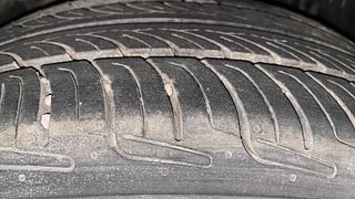 Used 2016 volkswagen Vento 1.2L Highline Petrol AT Petrol Automatic tyres RIGHT REAR TYRE TREAD VIEW