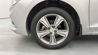 Used 2017 Hyundai Verna [2017-2020] 1.6 VTVT SX Petrol Manual tyres LEFT FRONT TYRE RIM VIEW