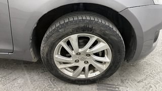 Used 2014 Maruti Suzuki Swift [2011-2017] ZXi Petrol Manual tyres RIGHT FRONT TYRE RIM VIEW