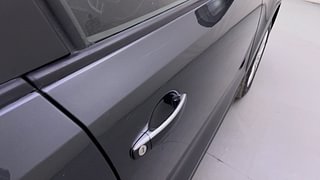Used 2017 Volkswagen Ameo [2016-2020] Highline1.2L (P) Petrol Manual dents MINOR SCRATCH