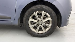 Used 2016 Hyundai Grand i10 [2013-2017] Asta 1.2 Kappa VTVT Petrol Manual tyres RIGHT FRONT TYRE RIM VIEW