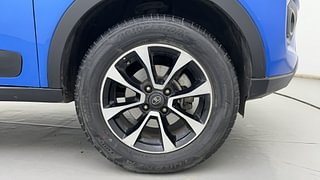 Used 2022 tata Nexon XZA Plus (O) AMT Petrol Automatic tyres RIGHT FRONT TYRE RIM VIEW
