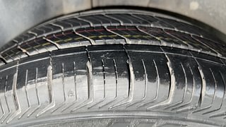 Used 2014 Ford Figo [2010-2015] Duratec Petrol ZXI 1.2 Petrol Manual tyres RIGHT REAR TYRE TREAD VIEW