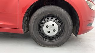 Used 2021 Tata Altroz XE 1.2 Petrol Manual tyres RIGHT FRONT TYRE RIM VIEW