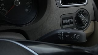 Used 2016 volkswagen Vento 1.2L Highline Petrol AT Petrol Automatic top_features Rain sensing wipers