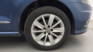 Used 2017 Volkswagen Ameo [2016-2017] Highline 1.5L AT (D) Diesel Automatic tyres RIGHT FRONT TYRE RIM VIEW