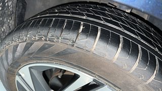 Used 2021 Hyundai New i20 Asta 1.0 Turbo DCT Petrol Automatic tyres RIGHT FRONT TYRE TREAD VIEW