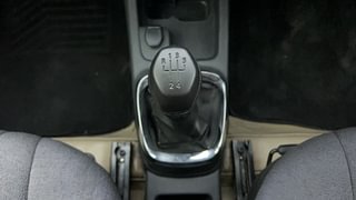 Used 2016 Renault Kwid [2015-2019] RXL Petrol Manual interior GEAR  KNOB VIEW