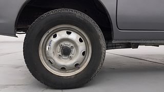 Used 2018 Maruti Suzuki Eeco 7 STR Petrol Manual tyres RIGHT REAR TYRE RIM VIEW